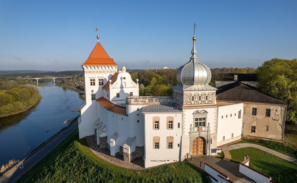 Такси-трансфер из Аэропорта Минска в Старый замок (Гродно)